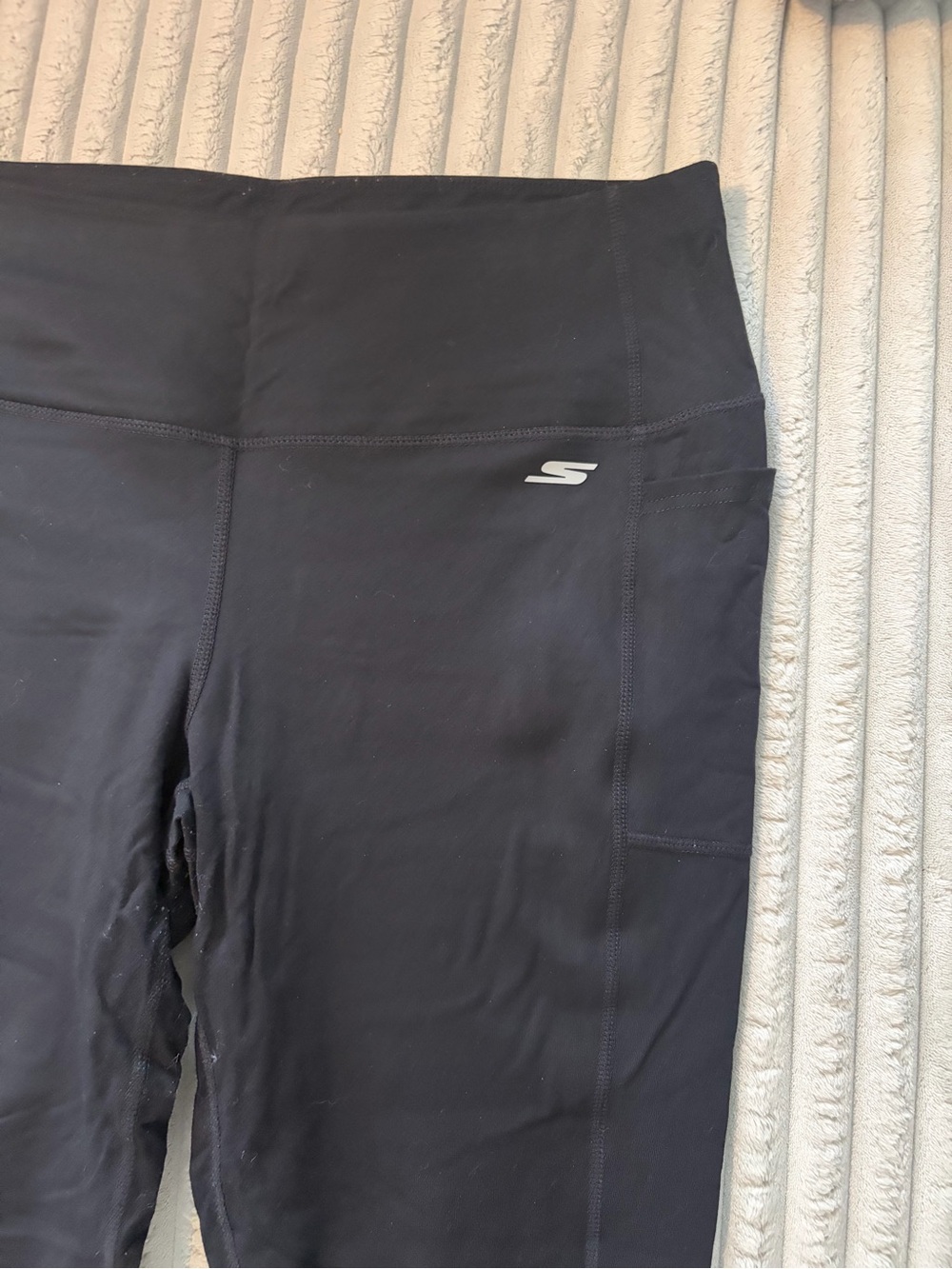 Guc XL Skechers black leggings